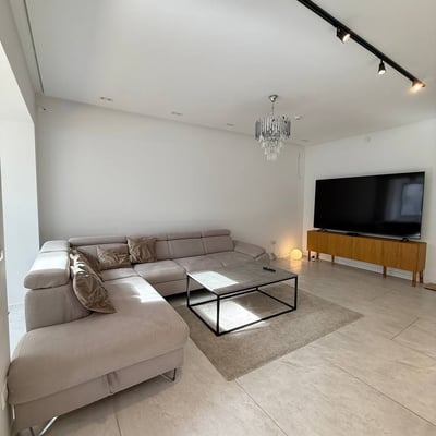 Rental of a spacious and bright 4-room apartment, 120 m², Vračar, Belgrade, Serbia